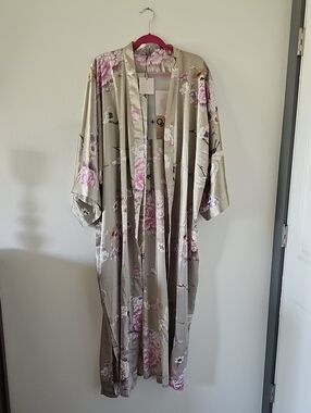 ●●KIM+ONO SATIN KIMONO OSFM NWT●●